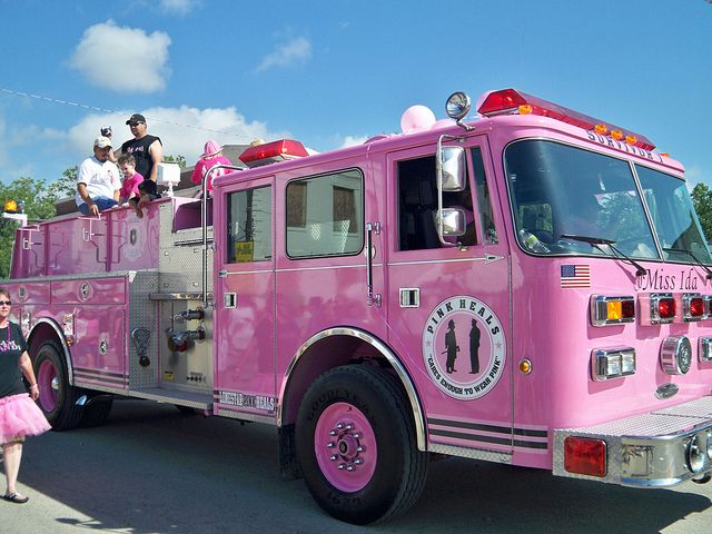 Battle4KC's tweet photo. October is more than wearing a pink ribbon for breast cancer awareness-- it's about getting screened, being educated, and reaching out to others who walk the path. #FCancer #breastcancer #reachout https://t.co/3YETjFX8cY https://t.co/U3scztIoaj