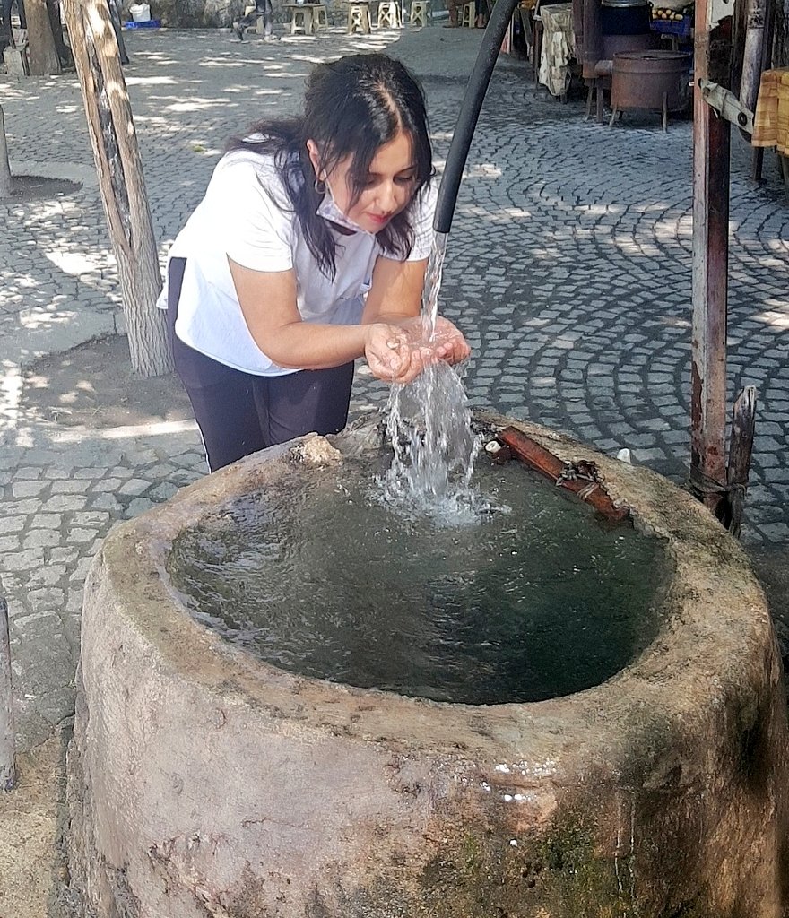 İman iki parçadır...
Yarısı  sabır,
Yarısı şükürdür...

“Bilesiniz ki gönüller ancak Allah’ı zikrederek huzura kavuşur.” (Rad 28)

#HayırlıCumalar