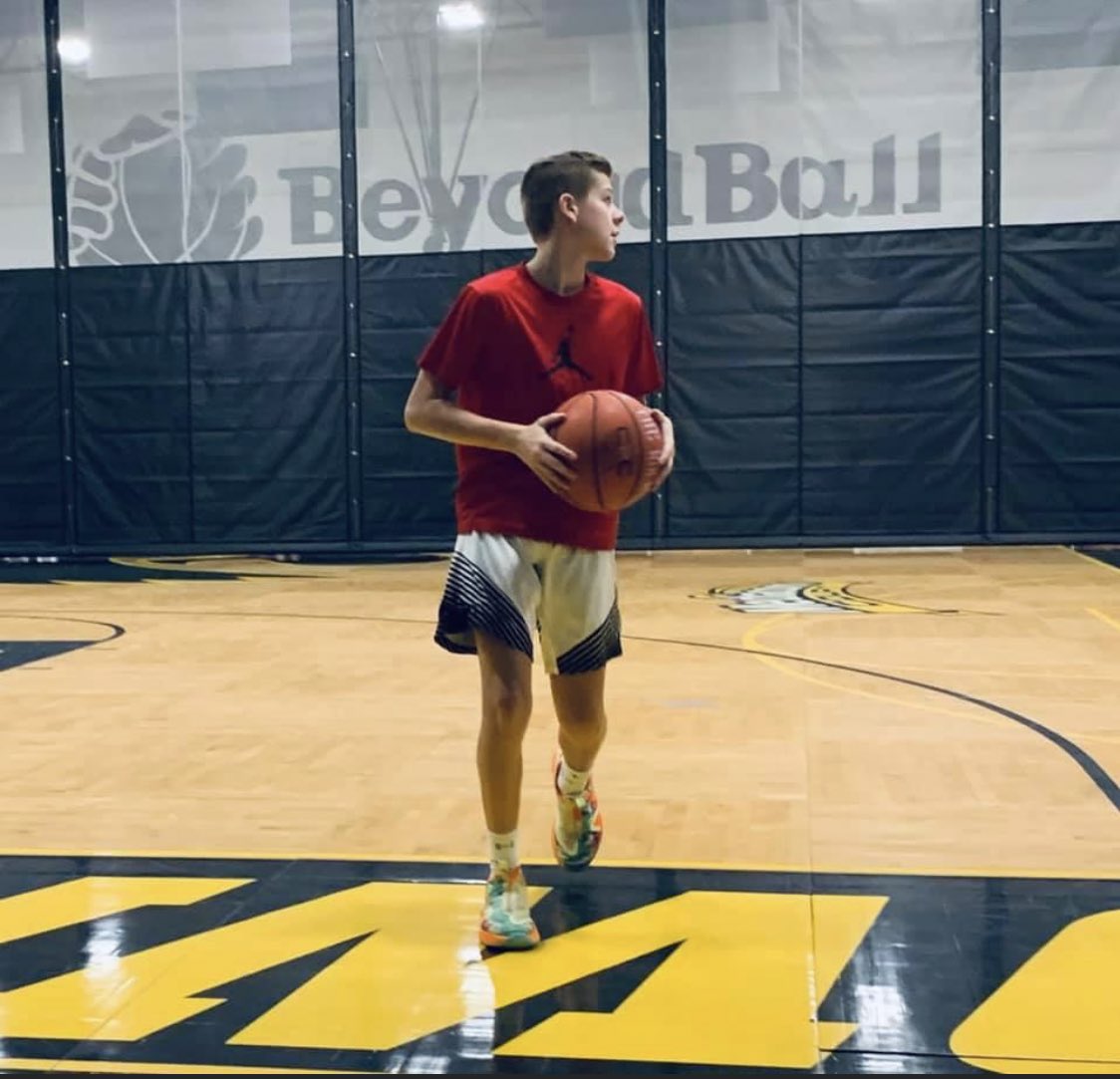 GOBEYONDball's tweet photo. Happy Birthday Wyatt!
We are grateful to have you join our program & be an impact for others daily. You love the game, you work hard, & dang you can shoot it.
Enjoy your big day.
Welcome to the #mob
#makingothersbetter 💪🏿🏀💪🏻 https://t.co/VMgUbr7h3w