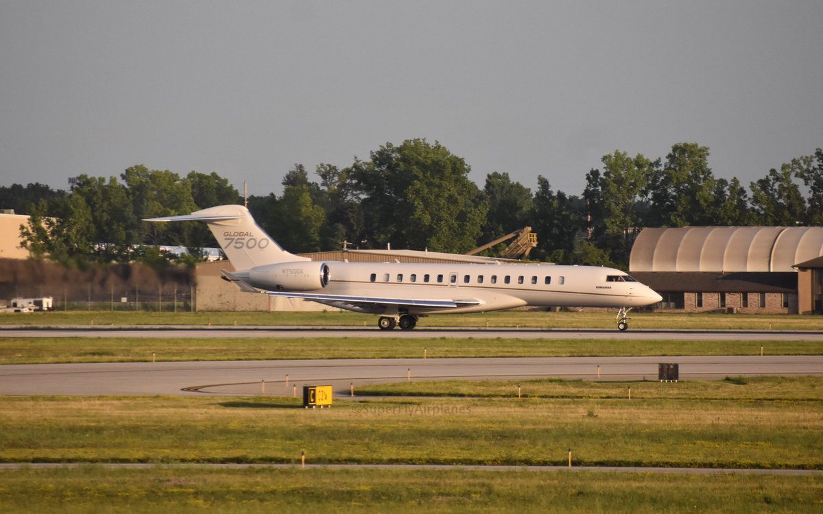 supflyairplanes's tweet image. A @Bombardier Global 7500 evening departure out of CMH #N750GX #BombardierGlobal7500 #GL7T #Global7500 #Bizjets #BusinessAviation #Airplanes #Aviation #AvGeek #Planespotting #ColumbusSpotters #SpottingInCbus #KCMH