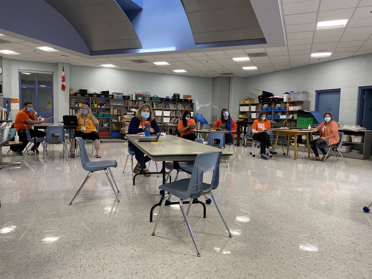 carrielyn_smith's tweet photo. Yesterday, this group of dedicated educators stayed after school to learn more about epilepsy with Sandra @EpilepsySWO. Classroom teachers, ECE, EA, Admin all learning so we are more equipped to support our students. #SJM #WeCareAboutOurStudents #WeAreLearningToo #lkdsb https://t.co/mmgzf2r9f9