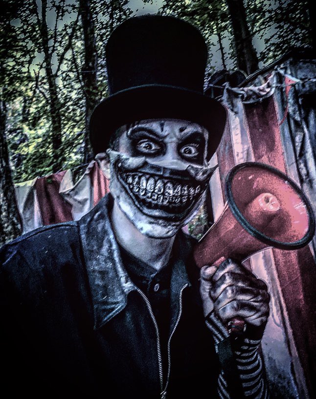 AmbrosiniJoey's tweet photo. Tomorrow is another spooky night at @LegendsOfFear in Shelton, Connecticut. This weekend, we are open Friday, Saturday, and Sunday night so get your tickets now!
#LegendsOfFear #HauntedAttraction #SpookySeason #StraightOuttaClownTown https://t.co/FG43hwuUy2