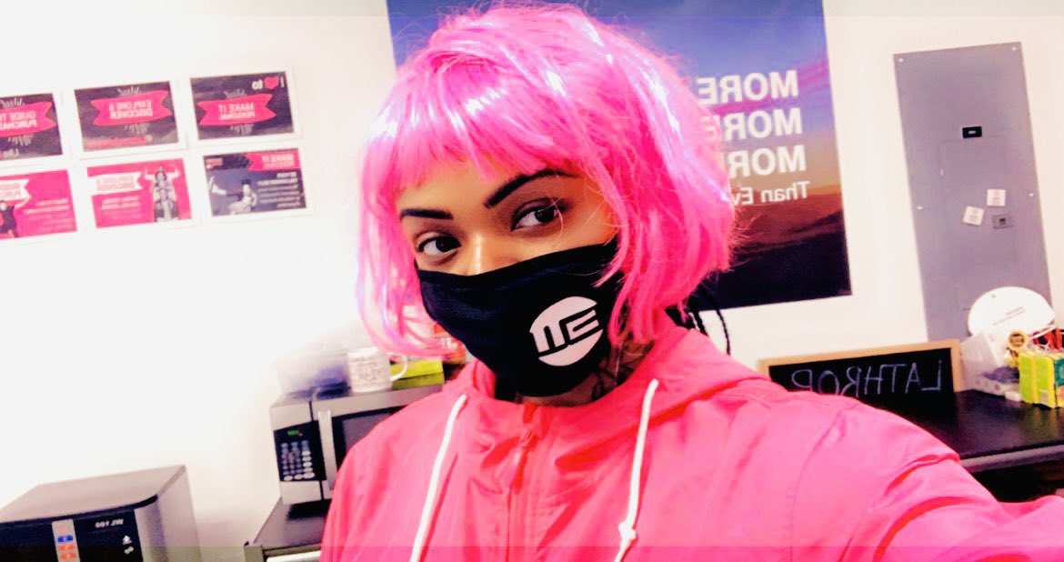 BallMarley15's tweet photo. Can’t go wrong with going Magenta🏁 #tmobile2020 #magenta #Switch2Tmobile #uncarrier https://t.co/tPd0YiTPXX