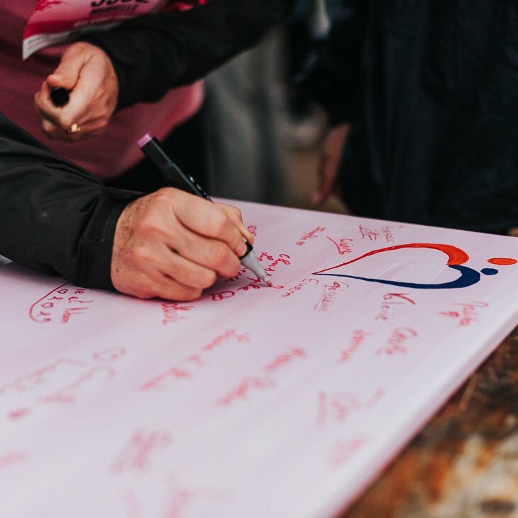 Les équipes <a href="/AXAFrance/">AXA France</a> &amp; #AWS s'engagent pour #Octobrerose avec une édition spéciale #challengerubanrose <a href="/Bordeaux/">Bordeaux</a>  #AXAAtoutCoeur
"La survie à 5 ans est de 99% pour un cancer du sein détecté à un stade précoce, elle est de 26 % pour un cancer métastasé."
<a href="/BertrandDauba/">Dauba</a> <a href="/LescatC/">Lescat Clément</a>