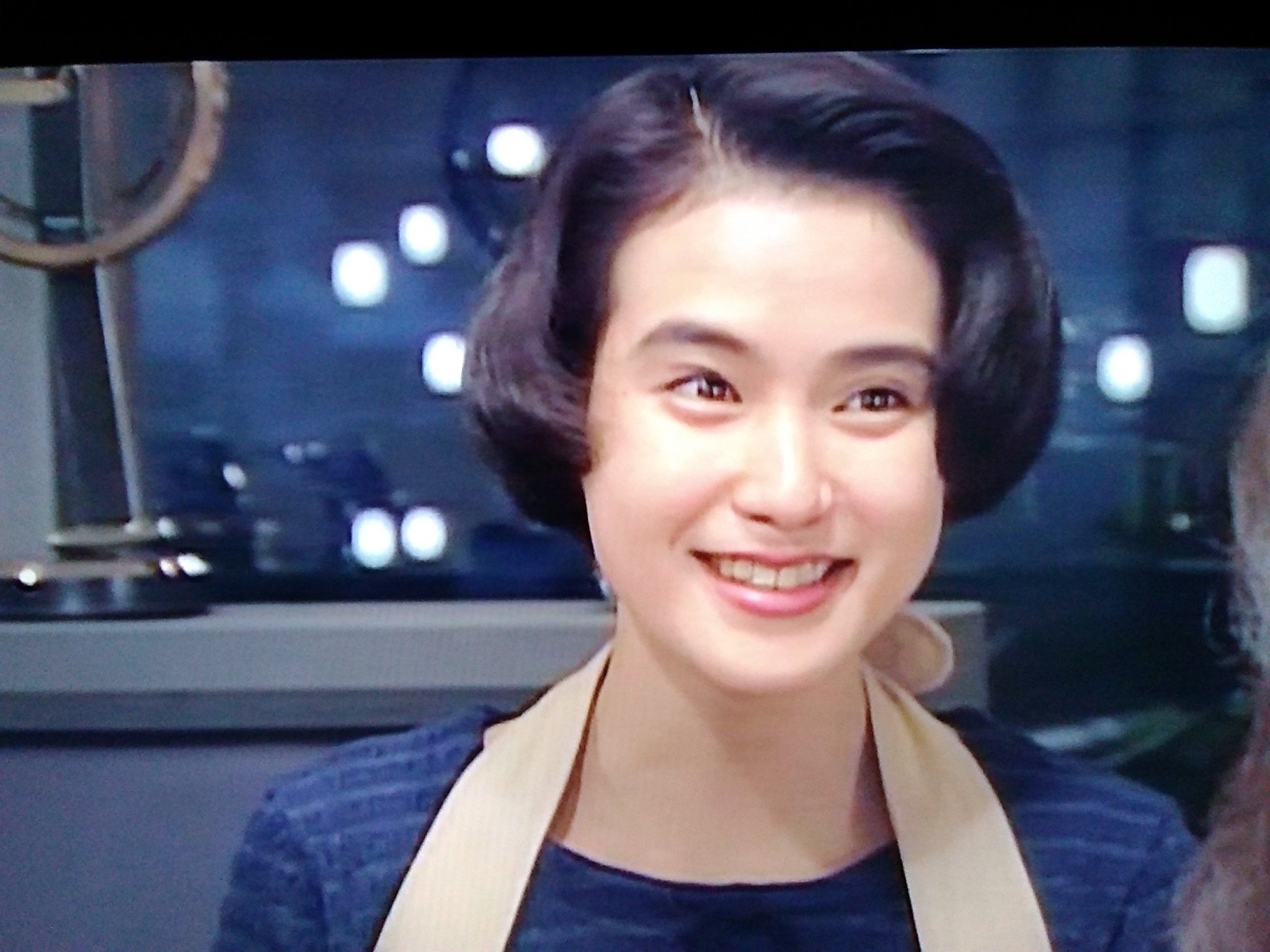 青木柳葉魚 この頃の安田成美さんは完璧だ 放送当時中2の僕もそれは知っていた 醤油って書けなかったけど それは知っていた 昔そういうcmがあったんだよ 顔芝居ばかりしやがって と怒ってやりたいが怒っってるそばからデレてしまうでろう だ