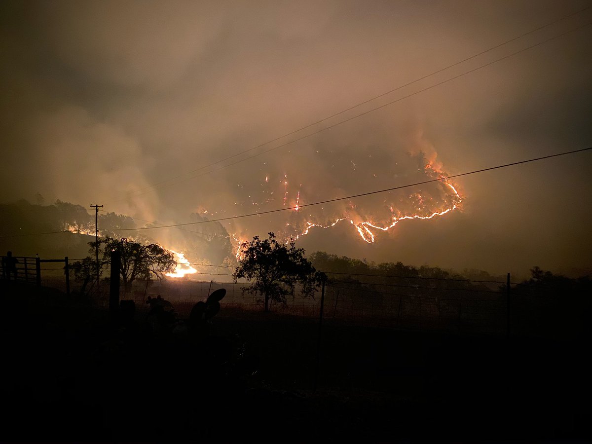 Air support hit the area hard and ground crews cut significant fire breaks. Thanks to firefighter’s efforts, we had a relatively calm night. The fire has now jumped the fire break— please hope for the best as conditions evolve. #GlassFire #GLASSINCIDENT #Calistoga