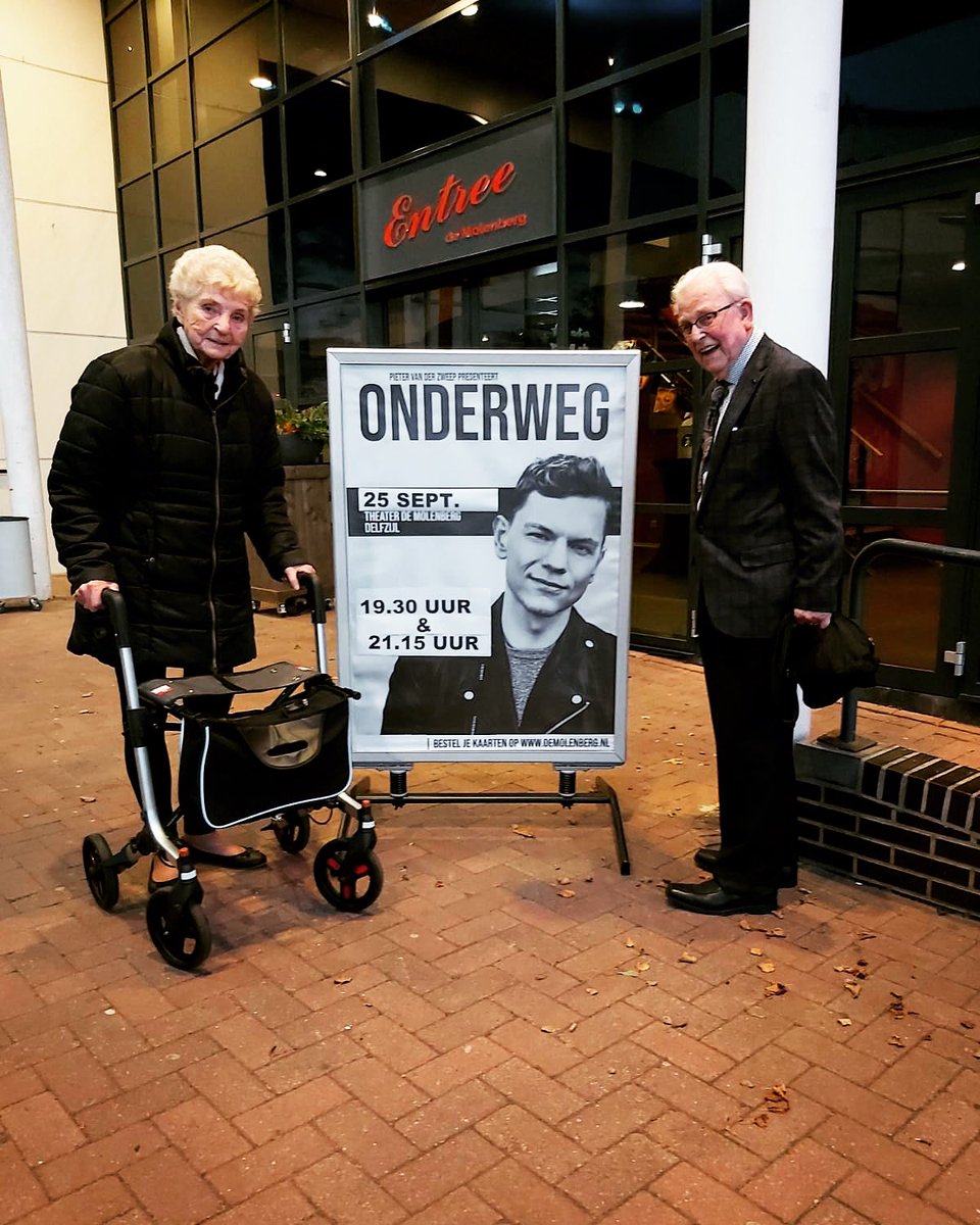 Deze foto is zo lief❤️! Zo blij dat m’n opa en oma bij deze show konden zijn!! #grandpa #grandma #family #love #show #theatre #love #cute