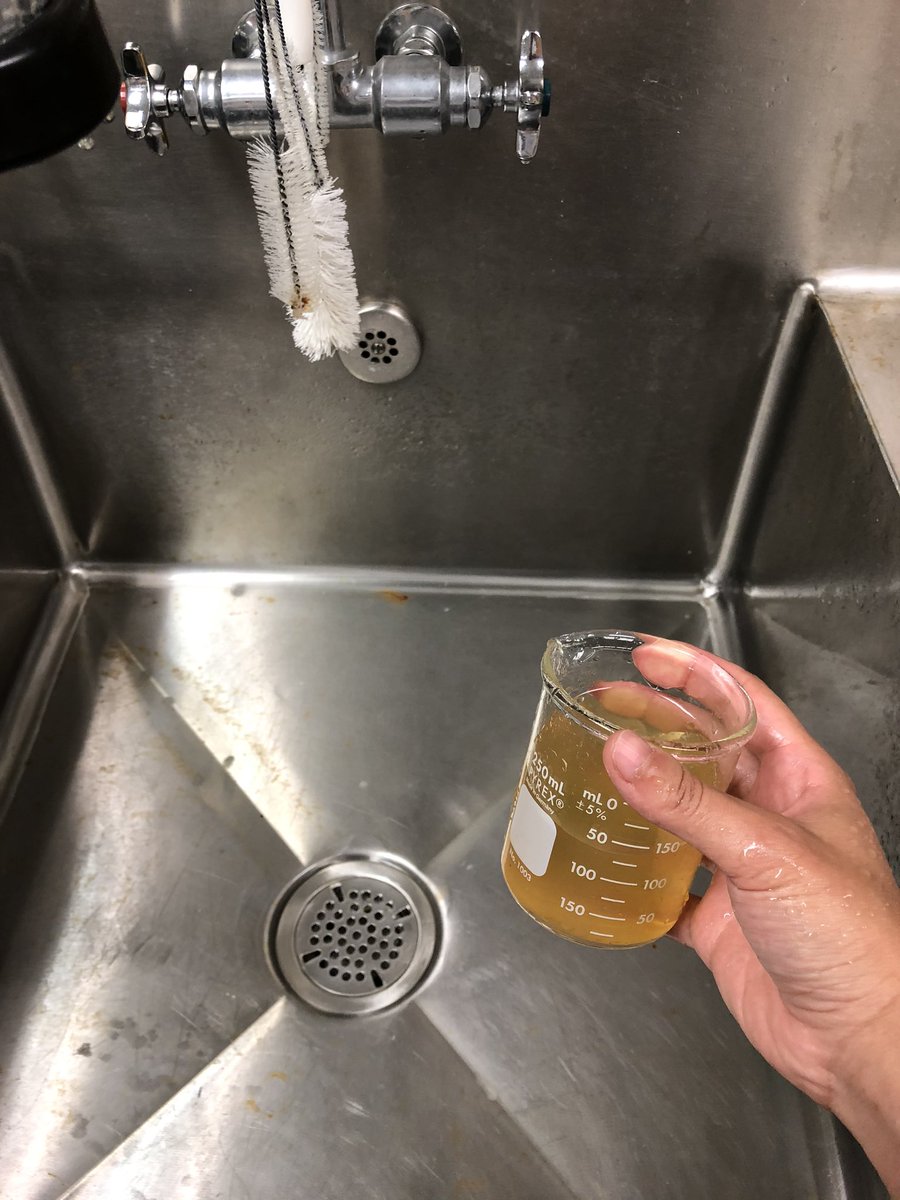 Patch_The_Medic's tweet photo. so our water is brown again (this happend to me last year in the same wing but different lab) #MicroPrep https://t.co/wopPsjyOca