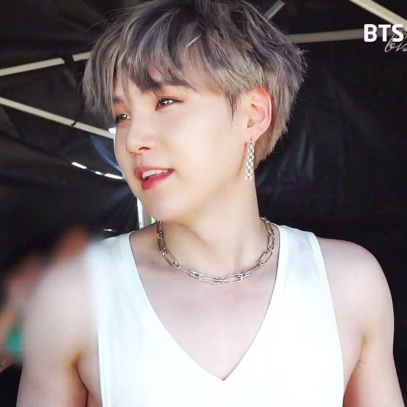 GraceMinYoongi's tweet photo. uhm yoongi...? https://t.co/1RuJBkHUTK