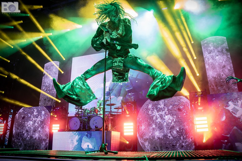 October Photo of the Month is  @RobZombie at Xfinity Center 2018. It's spoopy season so I had to go with this incredible jump shot I was praying would happen. 20 available in 11x17 and 5x7. Part of proceeds goes to  @FreaksActNet.  https://www.boneydiego.com/2020-photo-collection/october-rob-zombie
