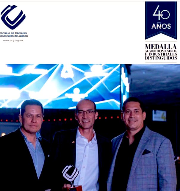 Nuestras felicitaciones para Karnes Garibaldi por recibir este premio!!!
<a href="/CCEJJ/">CCJEJ</a> <a href="/canirac_jalisco/">CANIRAC JALISCO</a>