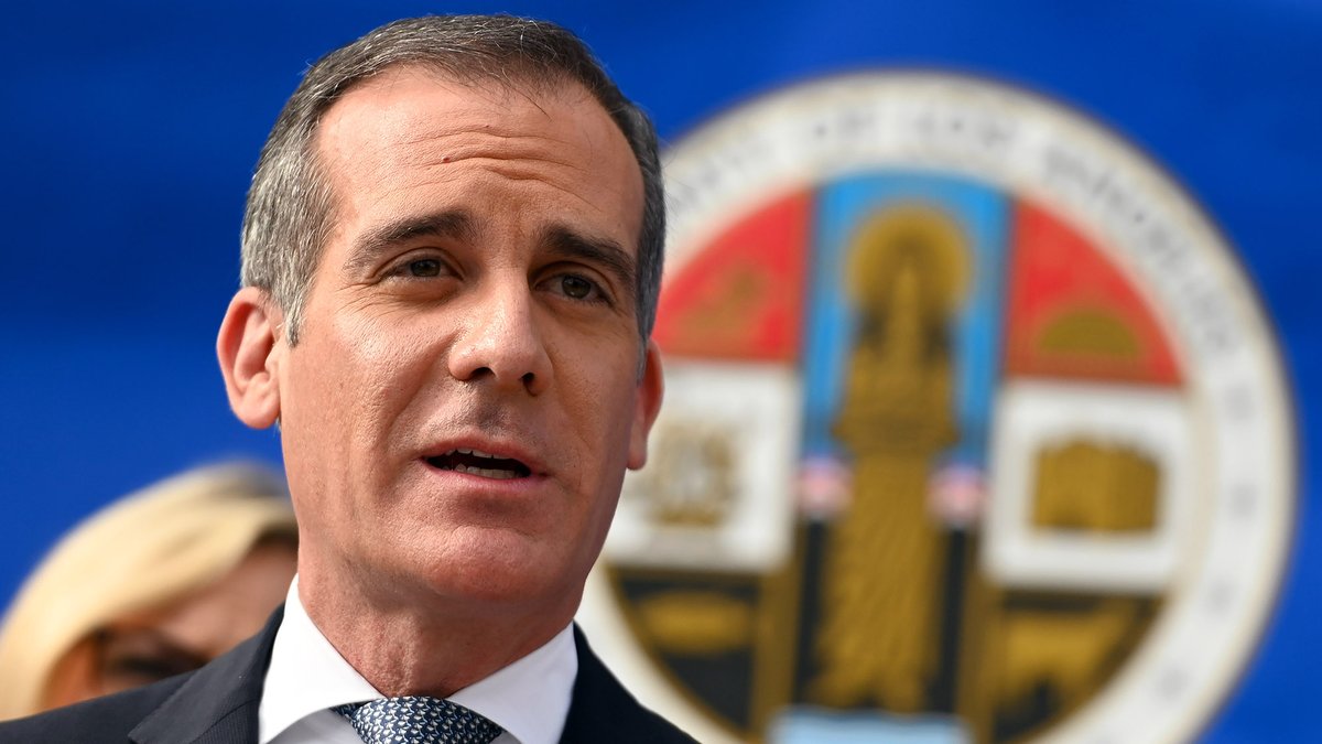 TheOnion's tweet photo. L.A. Mayor Allocates $20 Million For Beautification Of City’s Sidewalk Residents https://t.co/1Q4Rpr8uJu https://t.co/BUKnCxB6Pp
