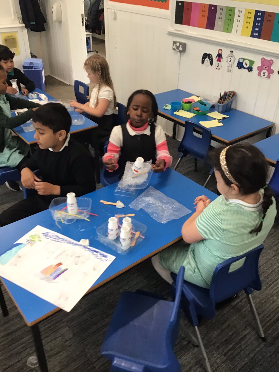 BalgreenPrimary's tweet photo. Primary 2B worked in teams to plan and create a boat. #Primary2B https://t.co/ibL8Xoyx77