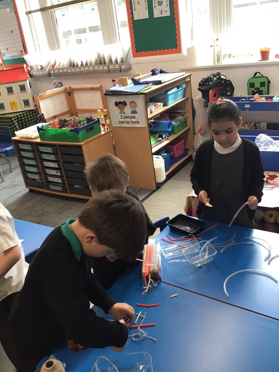 BalgreenPrimary's tweet photo. Primary 2B worked in teams to plan and create a boat. #Primary2B https://t.co/8goZrMGuvU