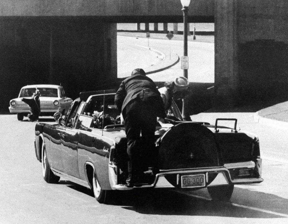 12)That historic tragic moment JFK was shot