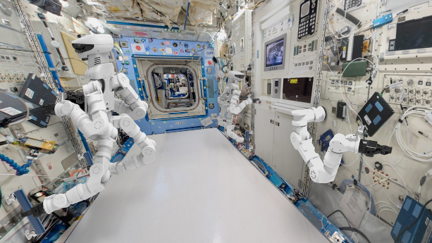 DarylSullivan18's tweet photo. The #robotics startup, GITAI, will be launching into #space next year - sending an advanced manipulator with integrated sensing and computing. https://t.co/trQNx5we0V https://t.co/HgagpKQkhX