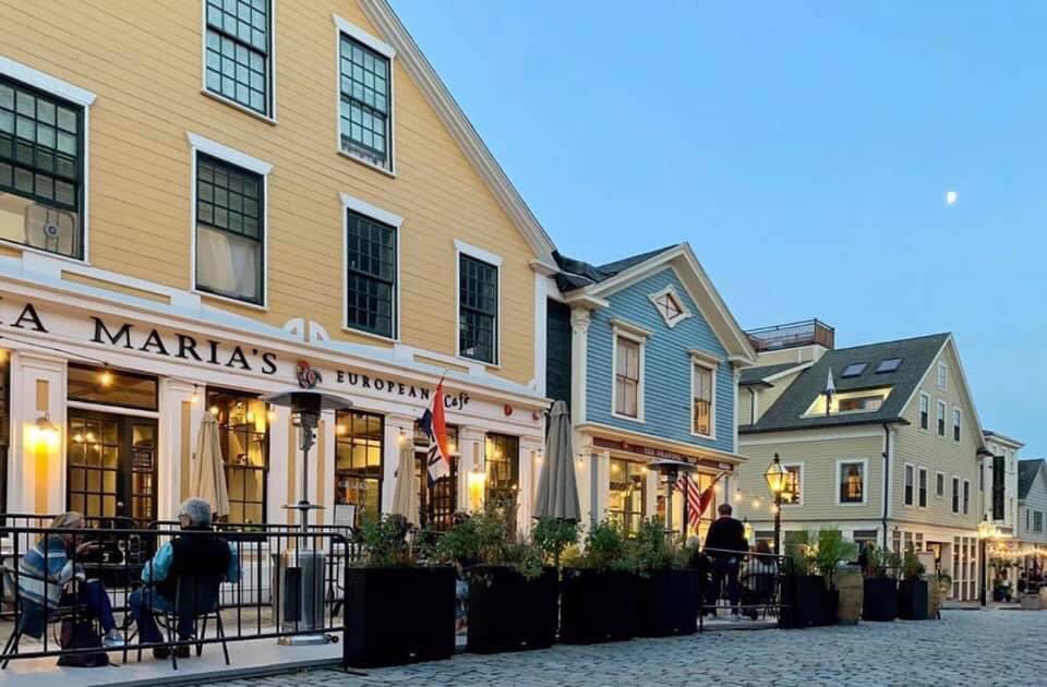 ExploreNBMA's tweet photo. Great shot capturing dining al fresco here in #NewBedford ๐คฉ Thank you for sharing ๐ธ: @AnneLouro
#meetmeinNB #safeNB #maskNB #SeeWorthy #nbma #parklets #eatDNB https://t.co/AM21G8wDQp