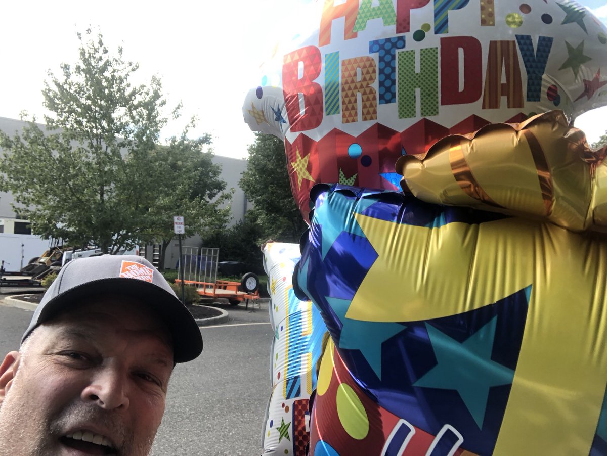 AmyCioffi's tweet photo. ⁦@CoreyLiliston⁩ ⁦@nyyroro⁩ ⁦@JennNJM⁩  HAPPY BIRTHDAY COREY, you’re so nice we had to do it twice!!!! 🧡🧡🧡 https://t.co/4mXVobtpke