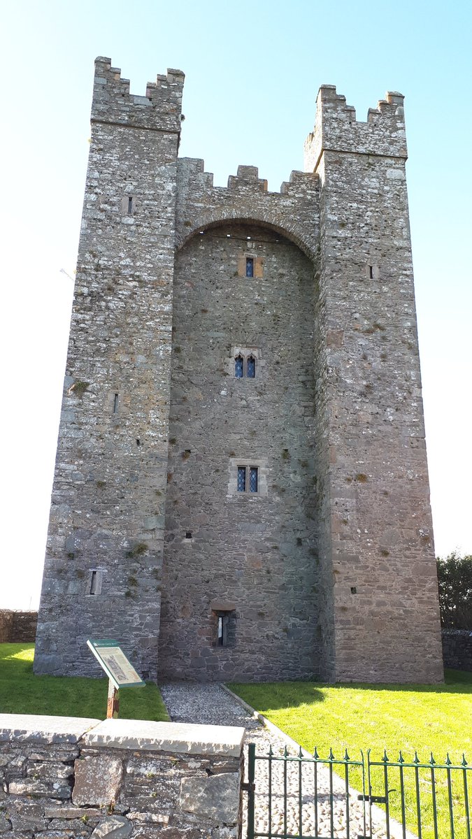 TownlandTours's tweet photo. #KilcliefCastle built approx 1440, near #Strangford village.

Sunny shoreline at Cloghy rocks watching the #CommonSeals.

#Townlandtours #DiscoverNI 
#EmbraceaGiantSpirit #NITGA https://t.co/AXMgzucjIH