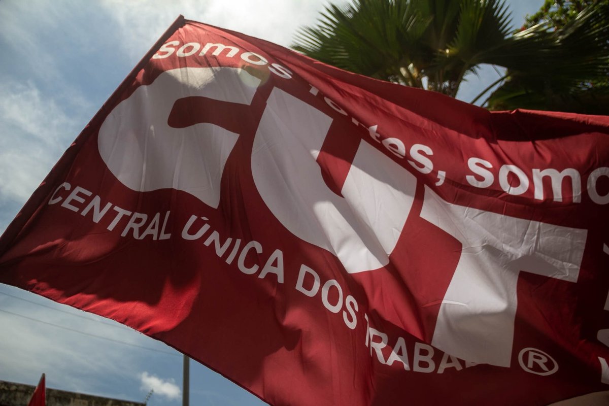 Vladyson's tweet photo. Nossa luta é pelos trabalhadores, pelos seus direitos e contra os retrocessos. Em mais um ato contra a #ReformaAdministrativa de Bolsonaro, reforçamos nosso apoio a sindicalistas e movimentos sociais que estão na luta por um Brasil mais justo com a classe trabalhadora! https://t.co/7RcxsoBYFR
