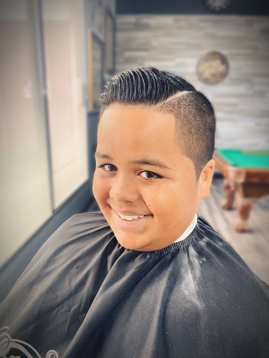 stevensramos7's tweet photo. Look good, feel GREAT 😁 BOOK ➡️ https://t.co/jchSPYbYqM #HawaiiBarbers #HawaiiBarber #MauiBarbers #MauiBarber #MauiHaircuts #HawaiiHaircuts #HawaiiFinest #HIFinest #FiyahFades #FiyahFadez #KillaKuts #KillaKutz #Barbers #Barber #TheFinestBarbers #BarberArt #BarberDesigns https://t.co/ExgOzF00Na
