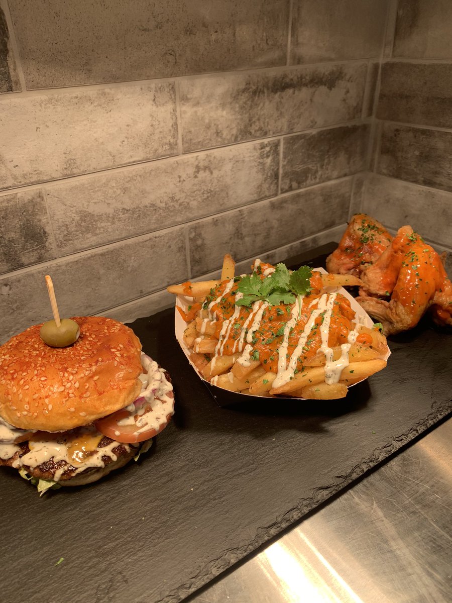 eats_str's tweet photo. Tomorrow’s special, Indian burger 🍔 with chilli 🌶 jam &amp; mango chutney on the burger with franks red hot wings, tikka garlic fries &amp; a mint yogurt drizzle #streetfood #coventry https://t.co/K2u82Xp1up
