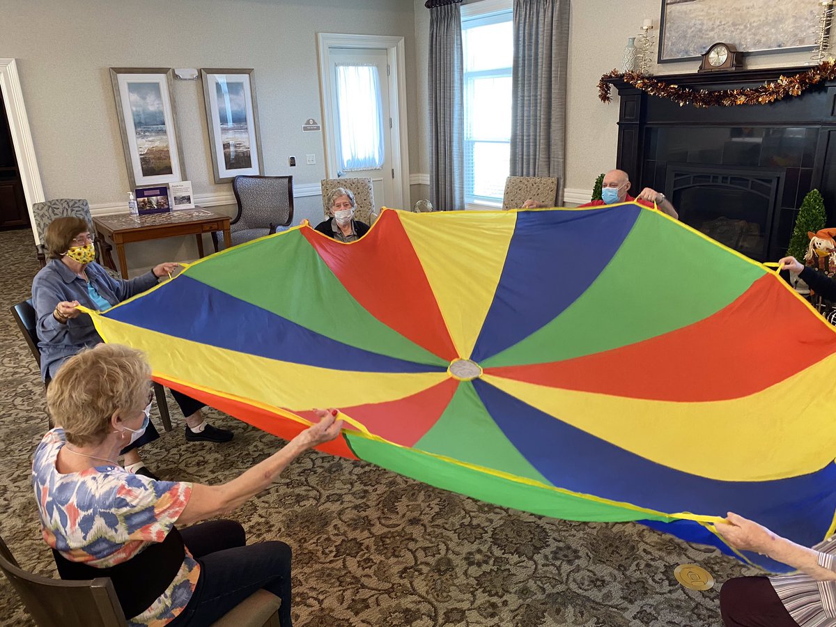 benton_house's tweet image. A parachute fitness class today to keep our #BentonHouse of St. Johns residents strong! 💪