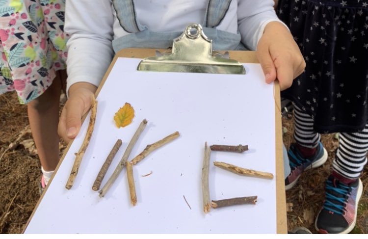 MsBurtsclass's tweet photo. We had fun making sight words with nature today!  Thanks for the idea ⁦@mrs_flick⁩.  ⁦@BedfordSouth⁩ https://t.co/fApyDSyZ65