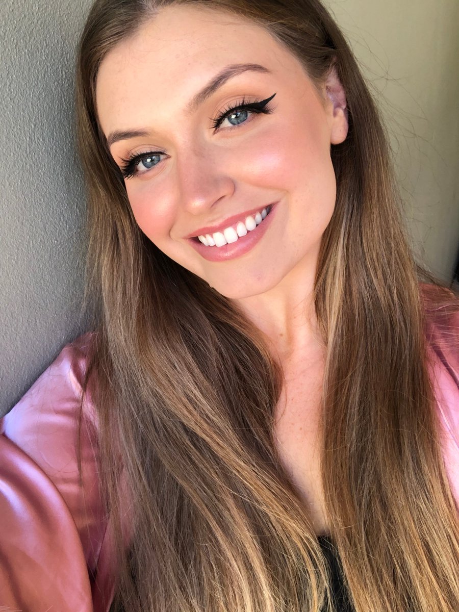 TheQuickFlickAu's tweet image. "The lashes are wonderful for all make lovers... the bands are very bends so they'll sit nicely on all eye shapes and sizes!" ⁠real customer @Rhiaan on her new Quick Lash Modest #2 lashes. Shop her look at quickbeauty.com 
⁠#thequickflick #quicklash