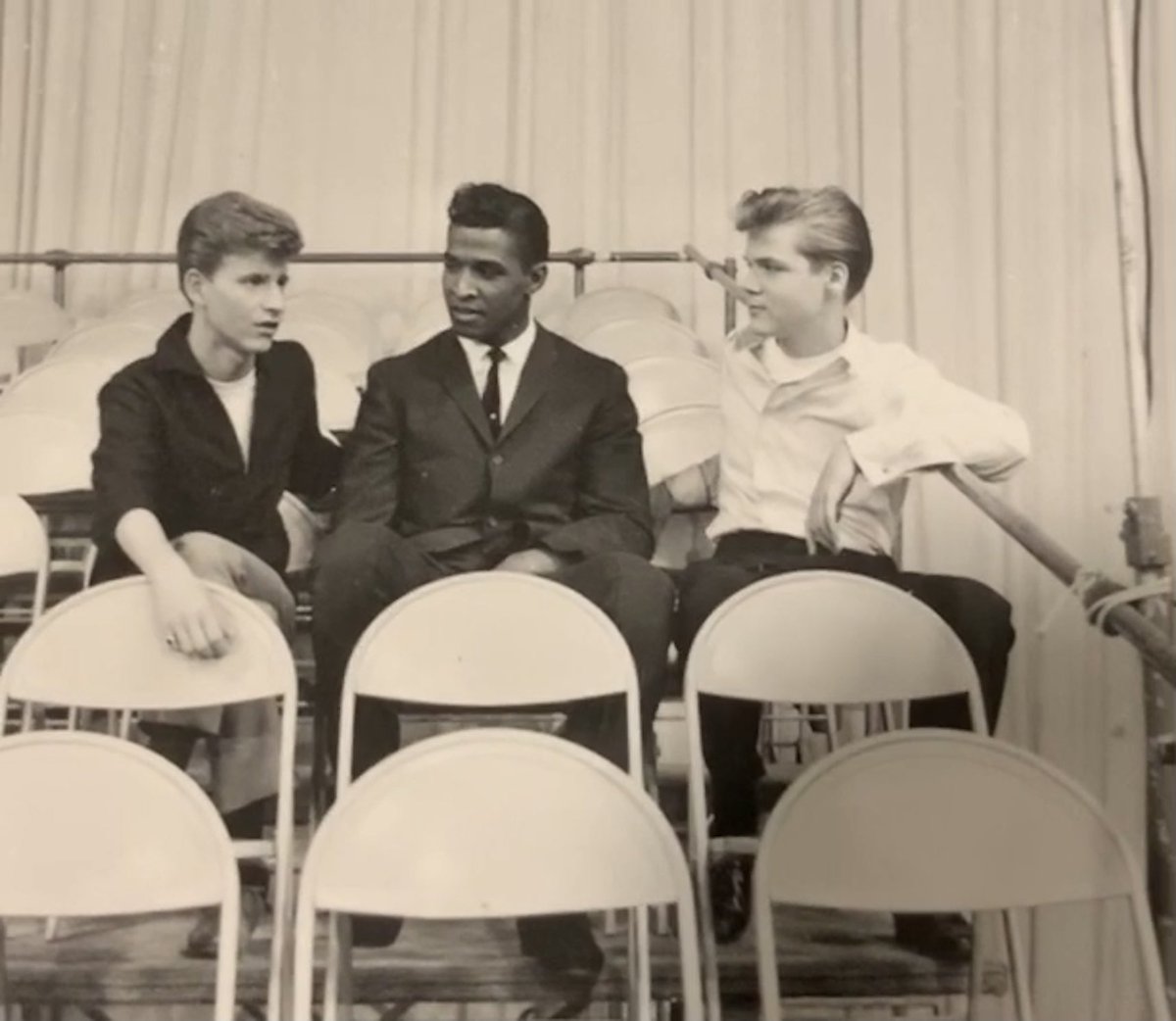 Brian_Hyland's tweet photo. Throwback Thursday.
Dick Clark Beechnut Show August 1960.
Bobby Rydell, Jimmy Jones (Handyman), and myself. https://t.co/Gt4cOYE2YR