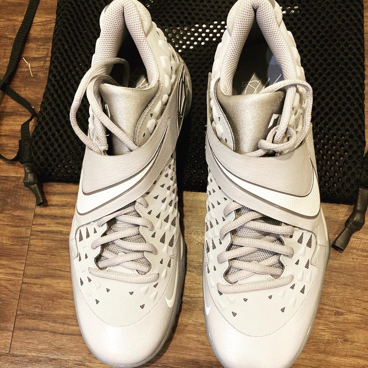 htxboutique's tweet photo. Mike Trout Force Zoom 6s Wolf Gray/White/Cool Silver $100 OBO #houstonbaseballboutique #nike #trout6 #kotd #baseballapparel 🔌☑️🔥💯🐺 https://t.co/cufFgE7HE2