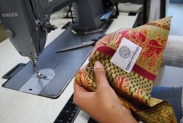 EmmaBurlow's tweet photo. #27 of #CE100 is House of Bilimoria @HOBilimoria founded in 2008, with an ethos of ethics & sustainability. The team create high quality #fashion & accessories using #secondhand & end of line textiles incl. vintage sarees, curtains, linen & production offcuts. #reuse #luxcycle https://t.co/o7cFZVZZzH