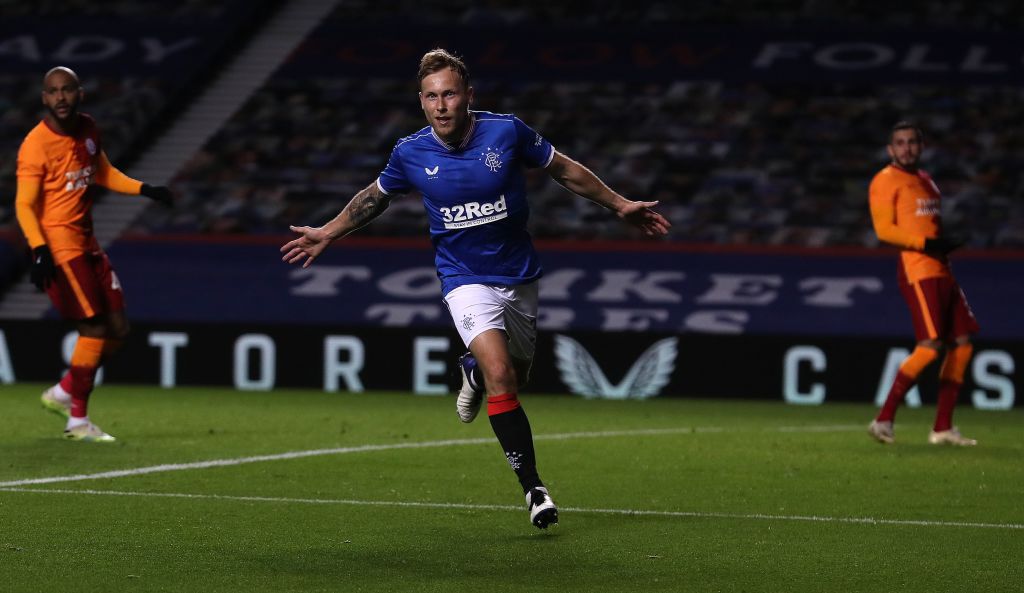 UEFAcom_de's tweet photo. ⚽⚽ Doppelschlag kurz nach der Pause: @RangersFC führt nach 60 Min mit 2:0 gegen @GalatasaraySK.
#UEL | #RFCGS | #RANvGS https://t.co/WYksMYHFTD