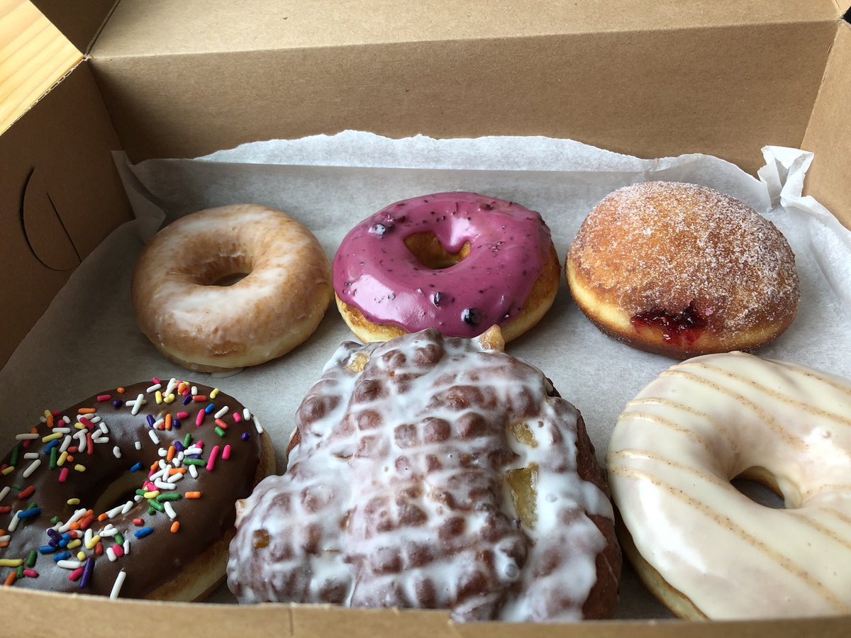 mlivemibest's tweet photo. Beautiful doughnuts at this gem of a bakery in Union Pier, Black Currant Bakehouse. Using fresh local ingredients in these babies! #buylocal #mibest #bestdoughnut #doughnut #unionpier https://t.co/0flGTEvlZv
