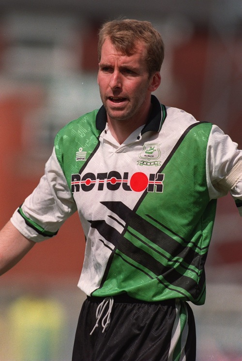 Right, let's have a sub for good measure.#12:  @Only1Argyle Home, 1995.We apparently do, indeed, all dream of a team of Liz Windsors.