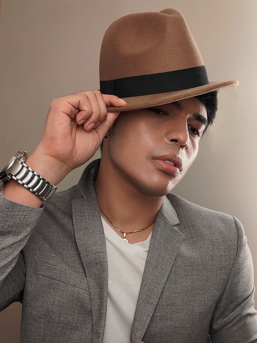 mew_castillo's tweet photo. Simplehan lang natin mga beb
Coat and hat lang
Kuha mo? https://t.co/hkAbVr5Aok