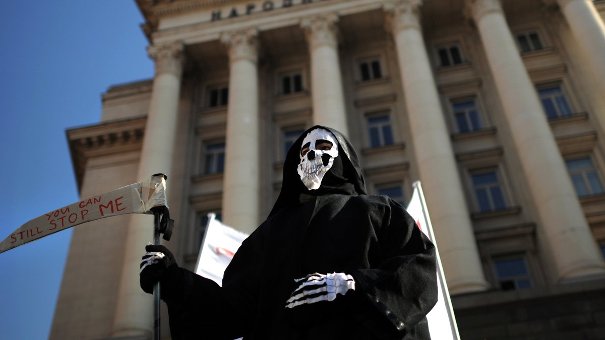 It ends with a memorable speaker wearing a Grim Reaper mask. He sat down, reached into a silver ice bucket that said CORONA down the side with a pair of tongs and grabbed a surgical mask. He then tried, without success, to light the mask on fire  https://trib.al/fq1kniG 