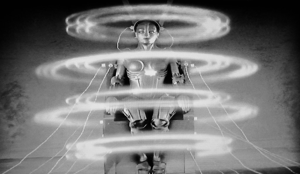 DMCUpstaged's tweet photo. This lost film "Metropolis" released in 1927 and fragmented as a silent film was found complete in 2008 in a New Hampshire barn! #losttotime https://t.co/JbJ9UqIf8s
