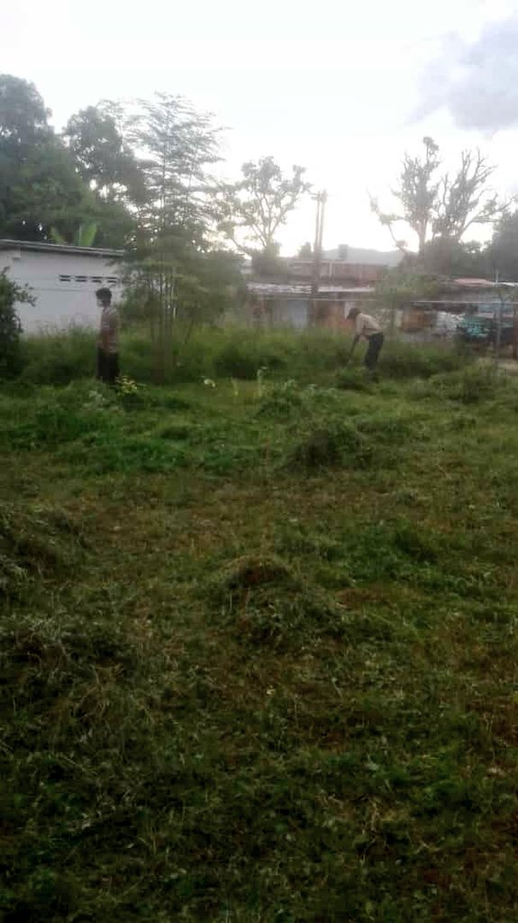 TELEARAGUA (@telearagua) on Twitter photo #Infórmate📢| En el municipio <a href="/SucreAraguaGob3/">Gobierno Bolivariano Sucre-Aragua</a> realizan desmalezado y limpieza en el CDI de La Carpiera, por parte de las cuadrillas de la UBCH "Alida Pérez Matos 2".
#VenezuelaUnidaContraElBloqueo #Infórmate📢| En el municipio <a href="/SucreAraguaGob3/">Gobierno Bolivariano Sucre-Aragua</a> realizan desmalezado y limpieza en el CDI de La Carpiera, por parte de las cuadrillas de la UBCH "Alida Pérez Matos 2".
#VenezuelaUnidaContraElBloqueo