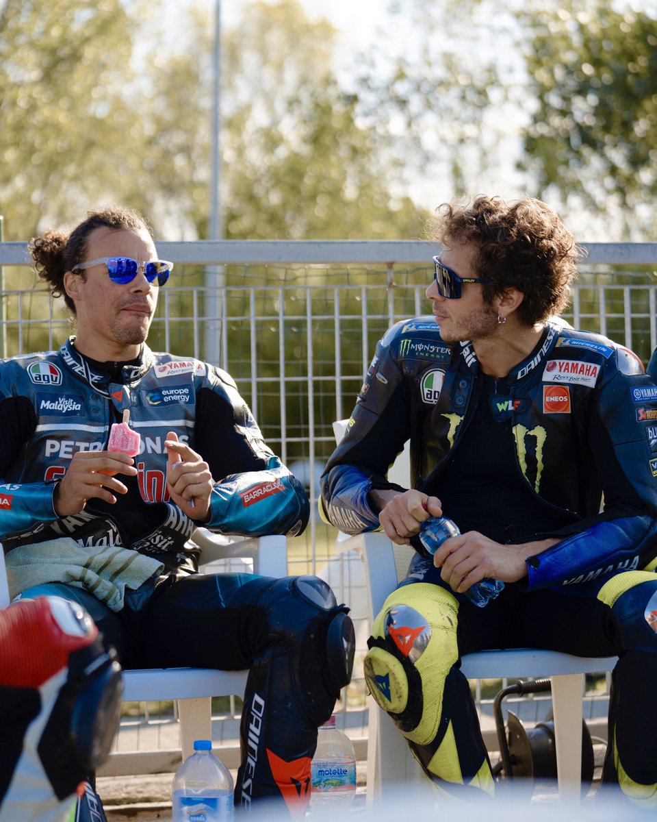 ValeYellow46's tweet image. Non ricordo mai se bisogna prendere per Ancona o per Bologna 🤔
Allenamento al JEEPERS KART con la @VRRidersAcademy 
📸 @camilss