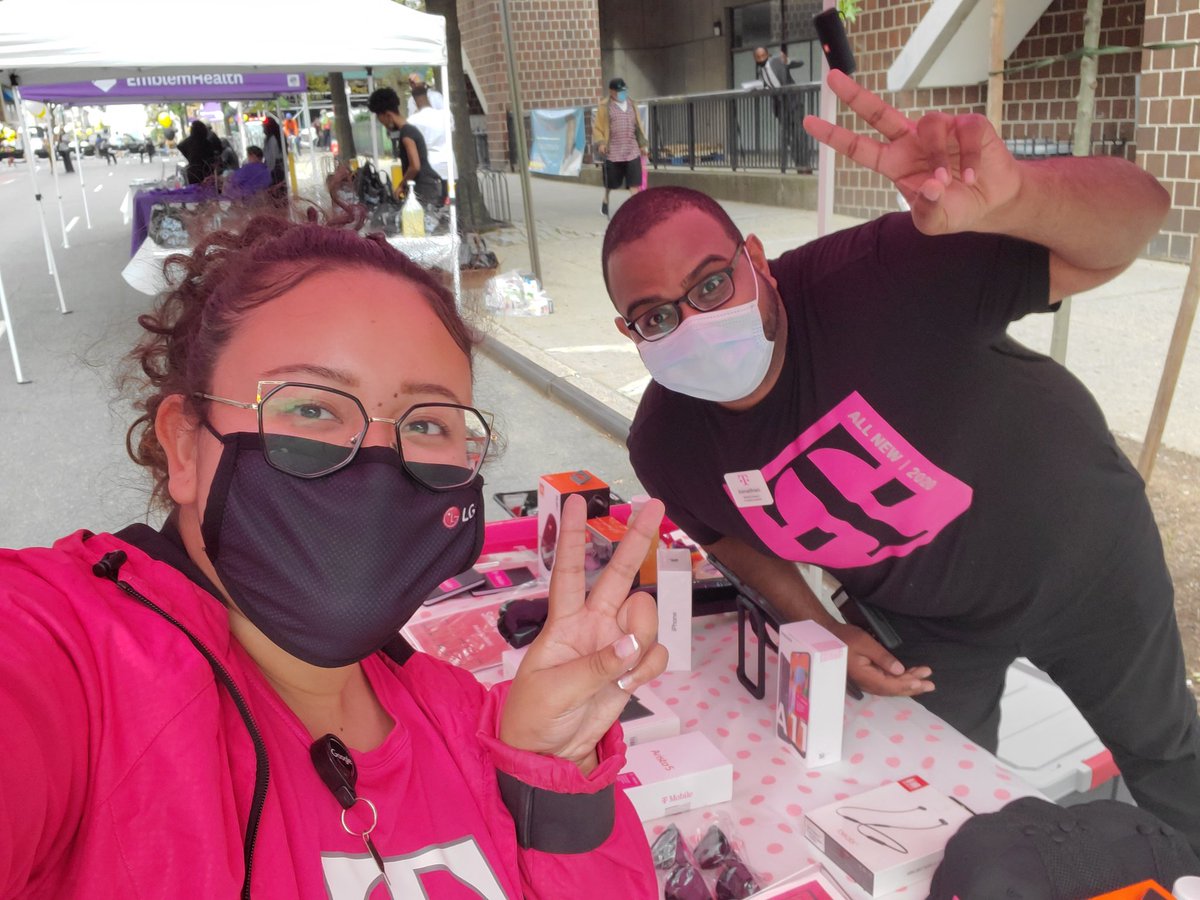 TmobileVickyG's tweet image. Starting off #Rocktober  right @ President &amp;amp; Nostrand! If you're around the area come check us out 😉 
#NEROCKS 
@Unchristopher1