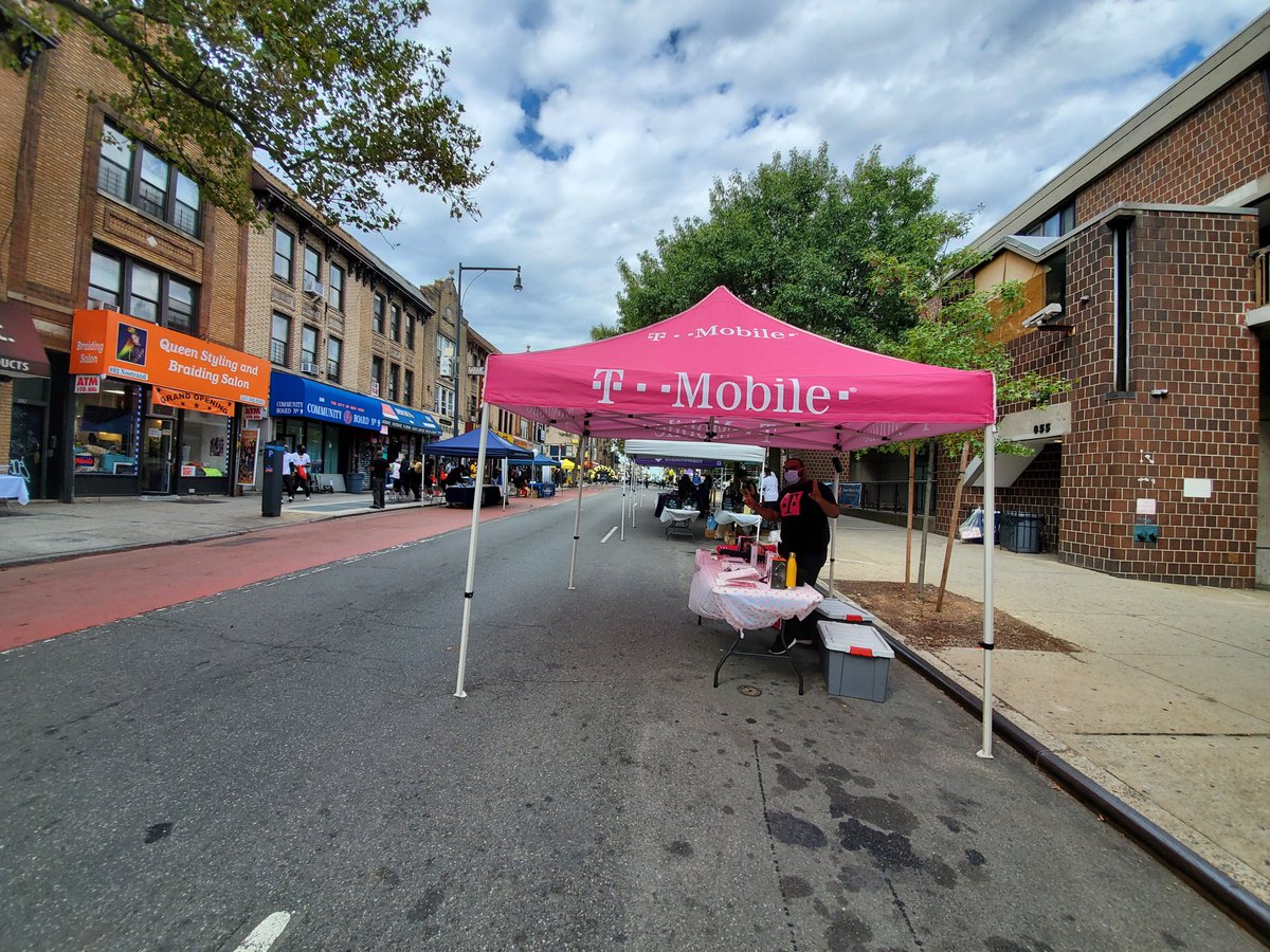 TmobileVickyG's tweet image. Starting off #Rocktober  right @ President &amp;amp; Nostrand! If you're around the area come check us out 😉 
#NEROCKS 
@Unchristopher1