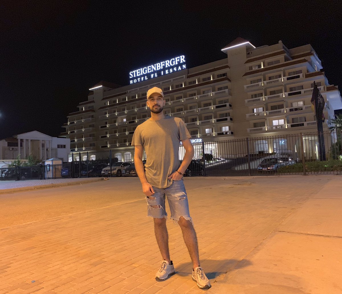 RefatSabry's tweet photo. كوت ب اجمد ٣ صور ليكم يلا 🧞‍♂️🍻 https://t.co/tM5PTIbBxF