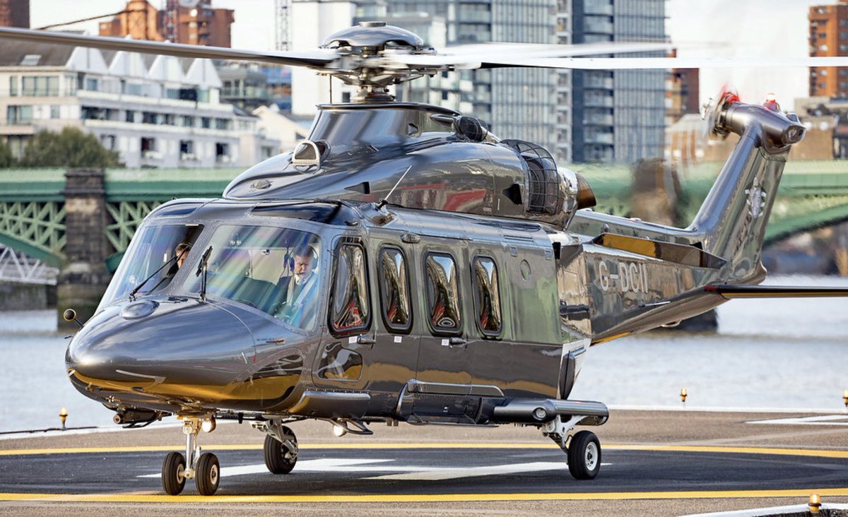 Shamrock715_'s tweet photo. Executive Jet Charter (G-DCII & G-DVIO - A139) British inventor and Britain's richest person (£16.2bn) Sir James Dyson and his entourage departing @thelondonheliport Battersea
01-10-2020
#executivejetcharter #augustawestland #aw139 #a139 #helicopter #aviation #londonheliport https://t.co/lsNS4KSqow