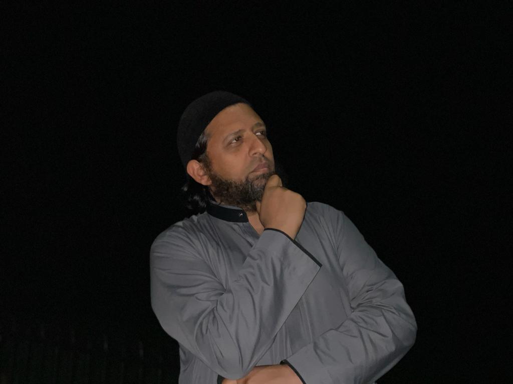 muhmdibneahmd's tweet photo. @CarolGilchrist @lemnsissay @lukewrightpoet Here's my poets #distancestare
(can't resist a challenge)
Photo credit to @FaatimahMakda
Yes, we just took it now.
@BatleyPoets https://t.co/gwpD7hEqTU