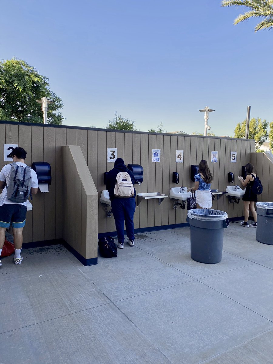 We are thrilled to see student life back on campus as we celebrate our Lancers returning in their cohorts!! Welcome back!
#WeAreOLu #LancerStrong