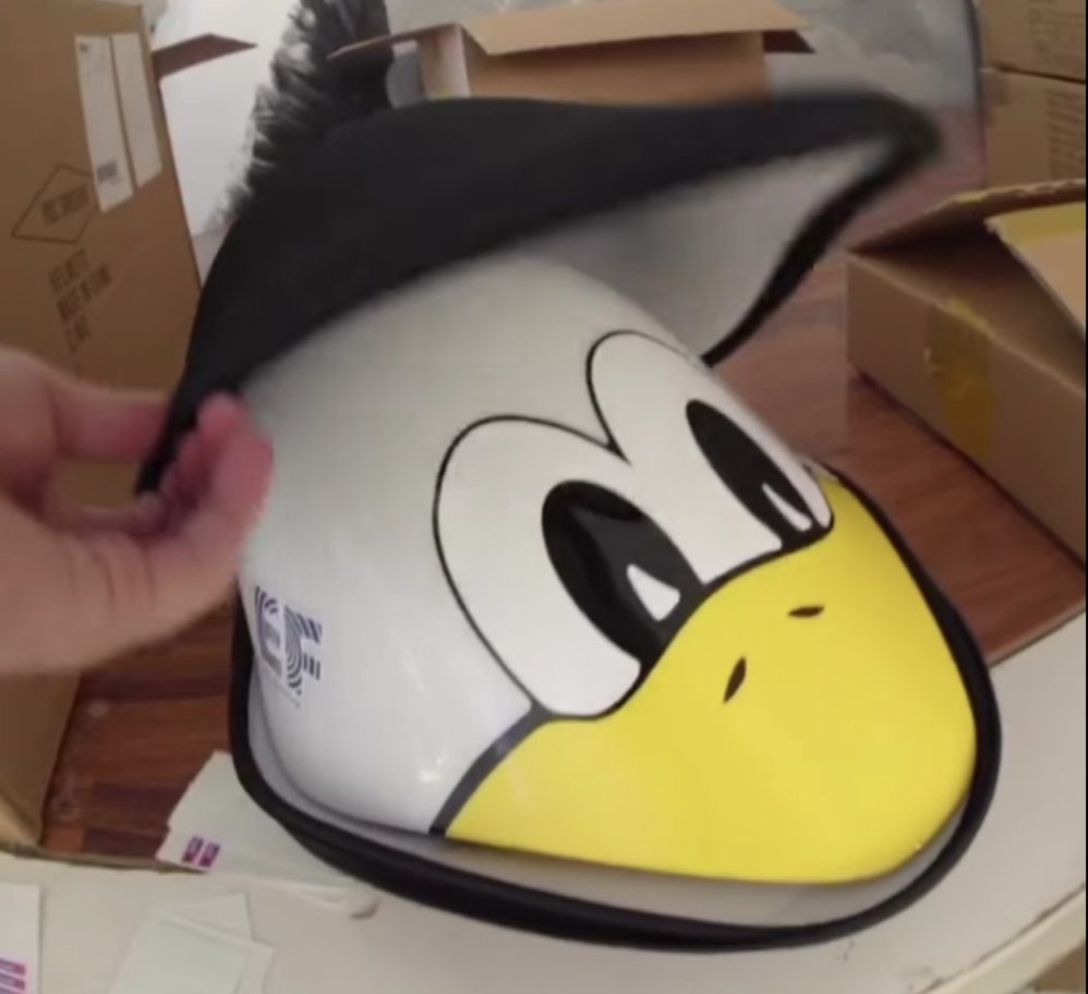 BenjiNaesen's tweet photo. OMG! @EFprocycling's helmets. 😂 #Giro #Giro103

🦆 https://t.co/wxvB6o3nr4