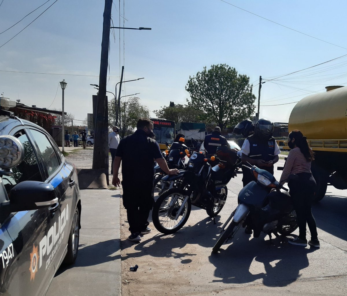 CalleDeRosario's tweet photo. #BarrioEmpalme #Ahora #OperativoControl J.J.Paso y Campbell Muchas #Motos🏍 al Corralon https://t.co/9fPRwHevTG