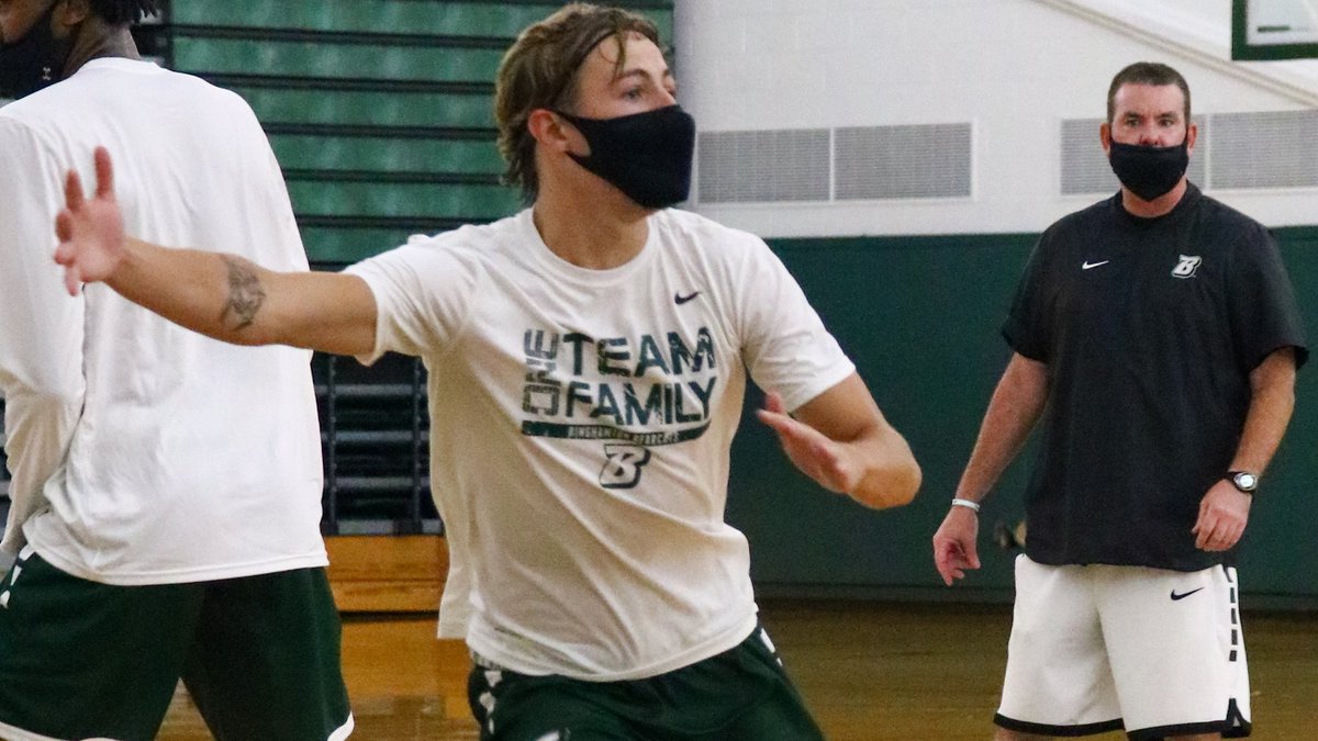 BinghamtonMBB's tweet photo. Putting in the work! #BingPride #MaskUpBing https://t.co/Np8YZxM34U