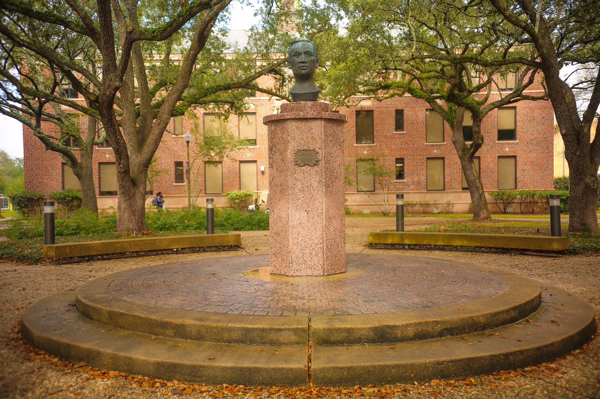 PVAMU's tweet photo. Happy October 🍁🍂🎃 https://t.co/CzvPzMtVbU